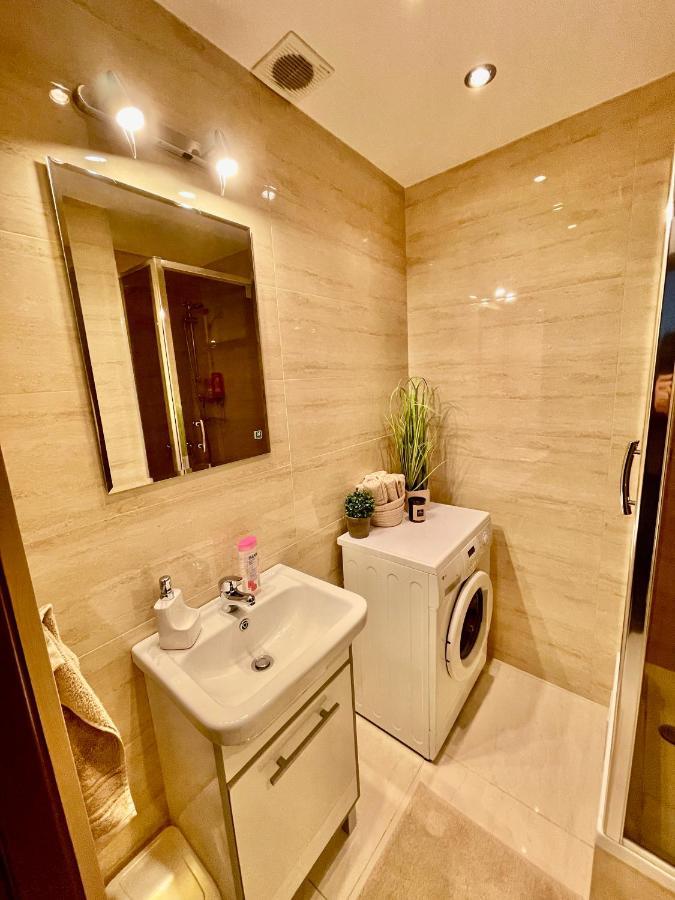 Diamond Metro Wifi 300 Mbs 70'tv Netflix Hbo Appletv+ Apartament Warszawa